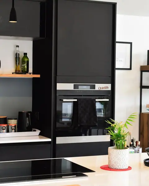 🥷 🥷🥷🥷 • • • • • #kitchen #kitchenfitting #kitchendesign #howdens #carpenter #car